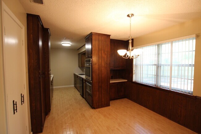 Building Photo - Coming Soon! Charming 3 Bedroom 2 Bath Home in Tyler!