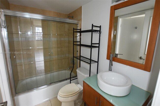 Building Photo - 540 Brickell Key Dr