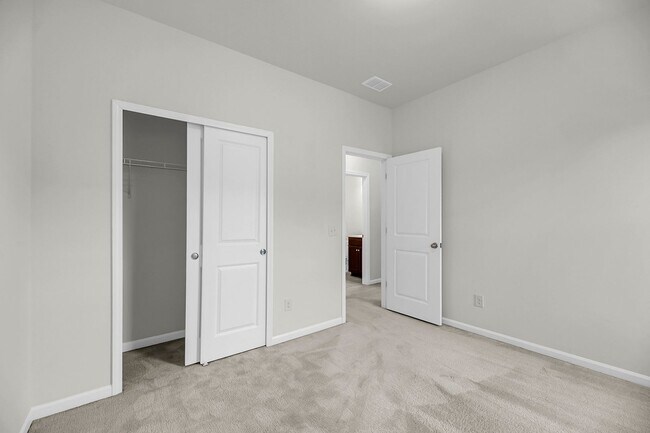 Building Photo - Charming Johns Island Retreat with Modern Amenities