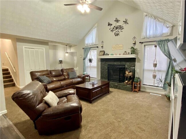 Building Photo - 1095 Mountain Springs Dr