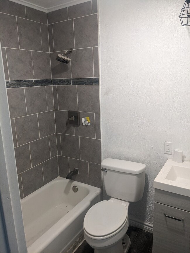 Building Photo - 3941 Broadmoor Dr