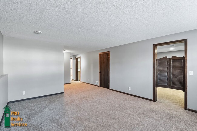 Building Photo - 4 Bedroom Home in Brooklyn Center