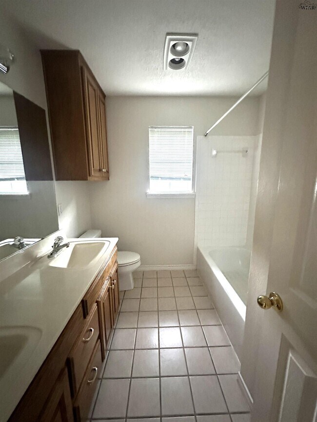 Building Photo - 3028 Whitehall Ln