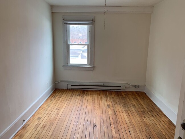 Building Photo - Downtown Buena Vista 2nd floor apartment 5BR, 1 Ba