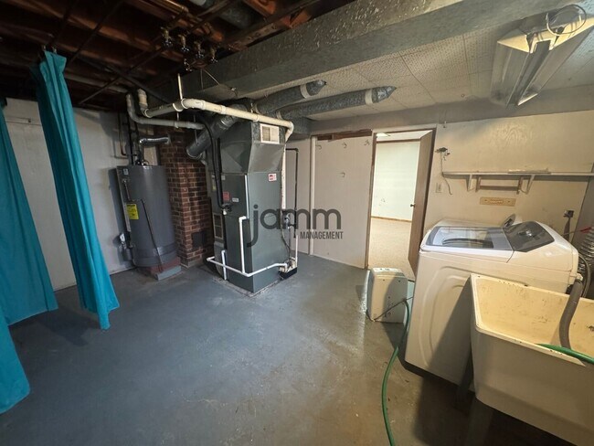 Building Photo - 14635 Sylvia Dr