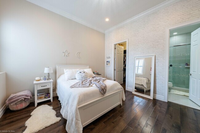 Building Photo - 9368 Eden Roc Ct