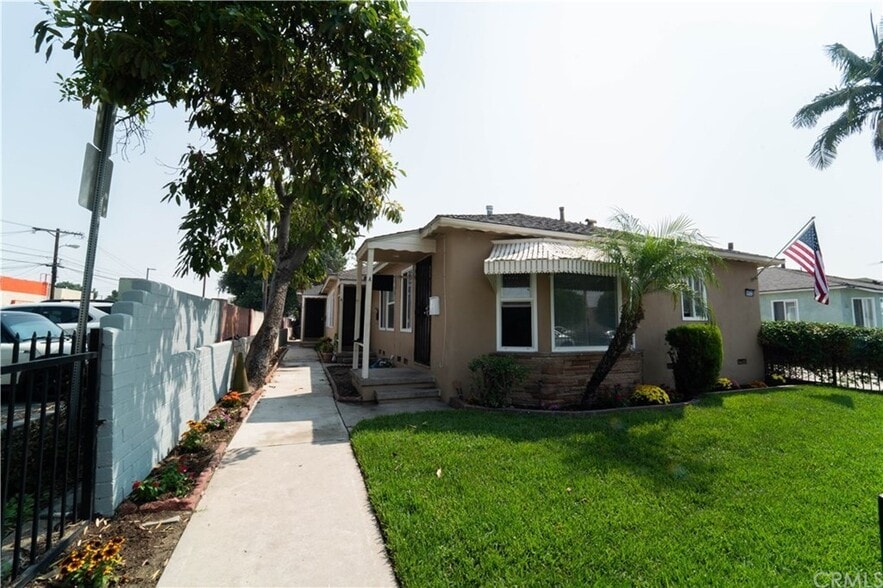 Building Photo - 9932 Mallison Ave