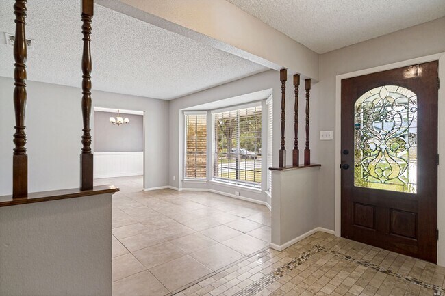 Building Photo - RENOVATED 3-BEDROOM HOME IN HOLLYWOOD PARK