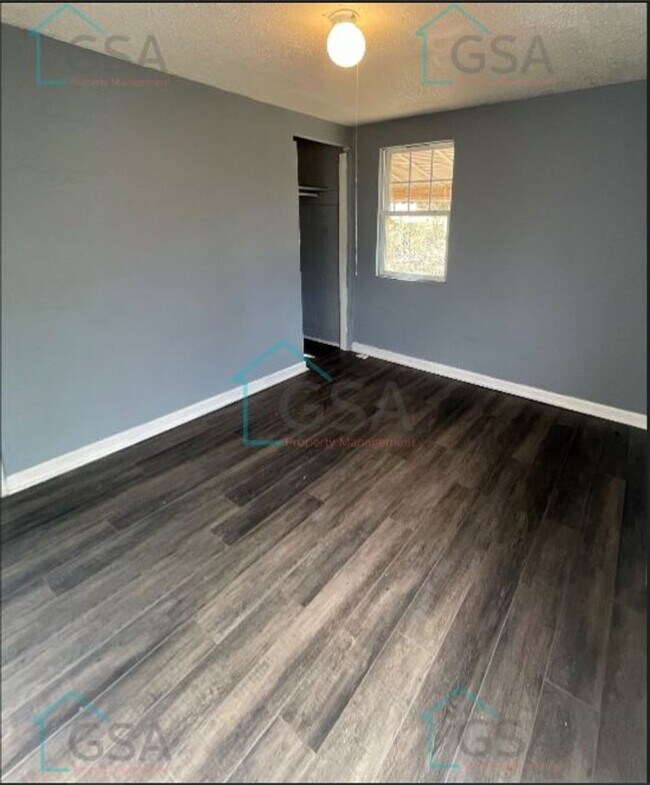 Building Photo - 2 Bedroom 1 Bath MOVE IN SPECIAL 1/2 OFF FIRST MONTH'S RENT