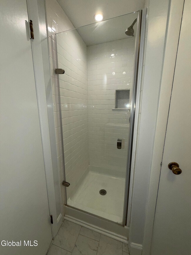 Building Photo - 52 Elm St