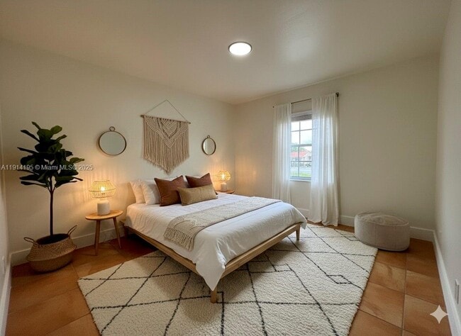 Building Photo - 111 SW 31st Ct