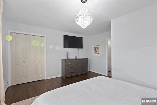 Building Photo - 557 Market St