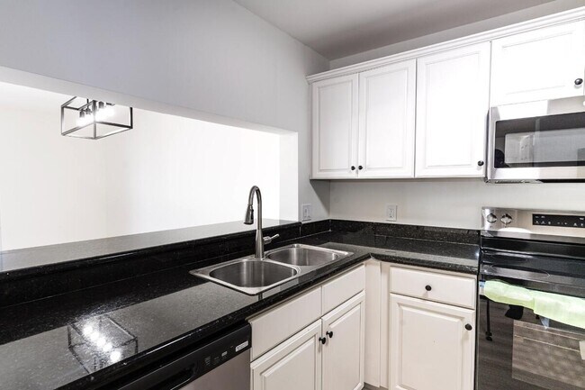 Building Photo - 5458 Via Delray Blvd