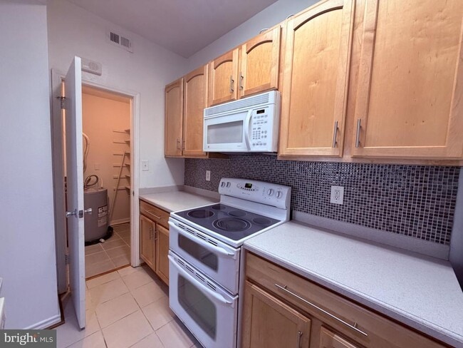 Building Photo - 12152 Penderview Terrace