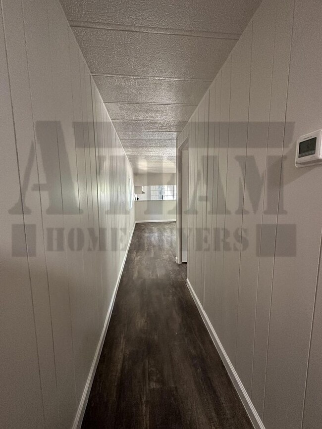 Building Photo - Cozy 2 Bedroom 1 Bathroom Home