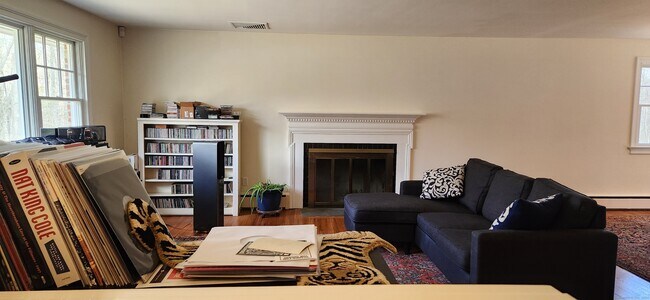 Building Photo - 41 Cedar Ln