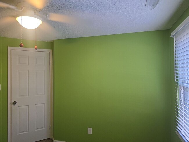 Building Photo - 1/2 off the first month!!