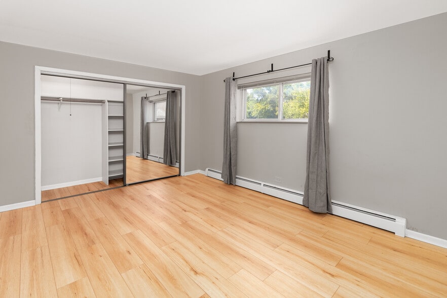 Building Photo - 1041 N Northwest Hwy