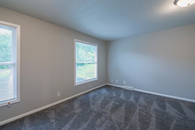 Building Photo - 5590-5592 Timber Lane Shorewood MN