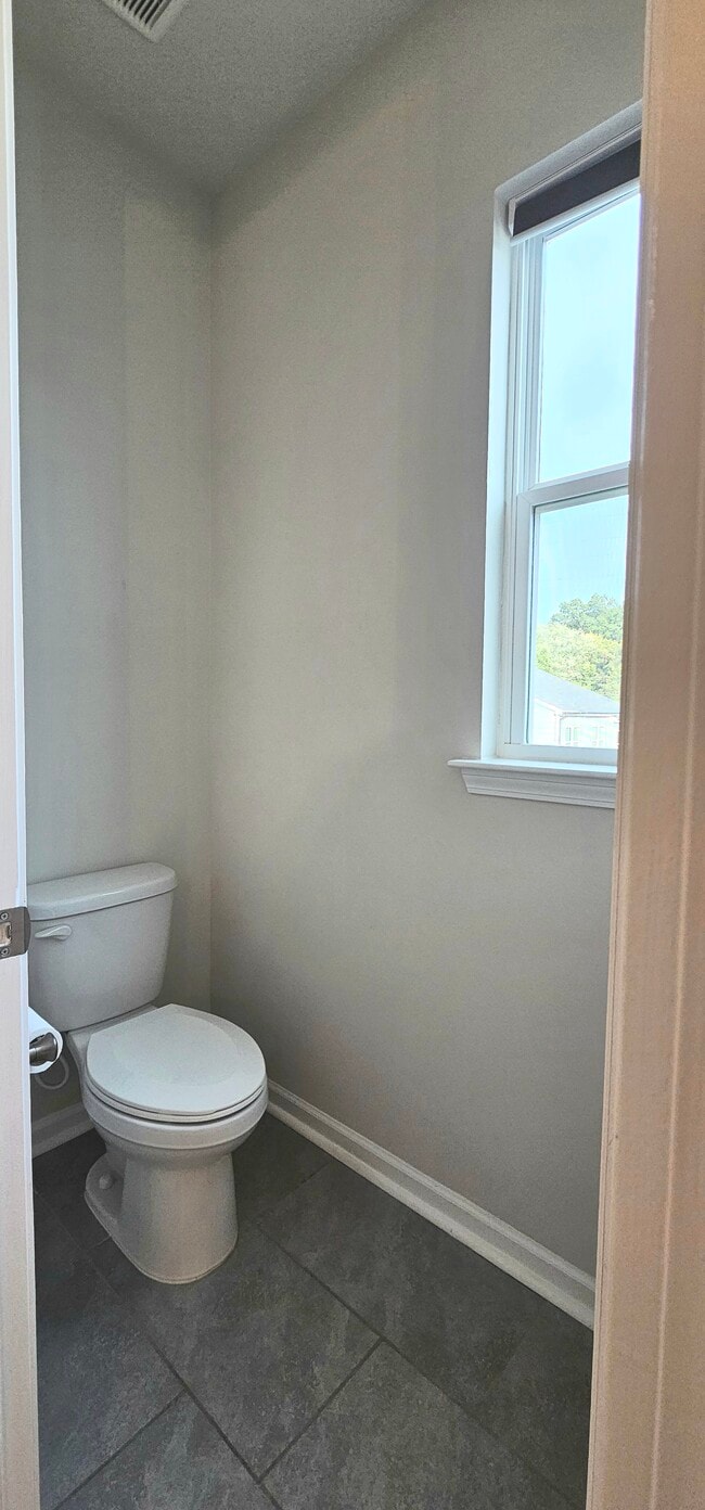 Building Photo - 904 Kinsey Aly