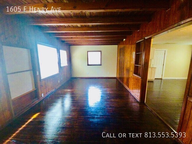 Building Photo - 1605 E Henry Ave