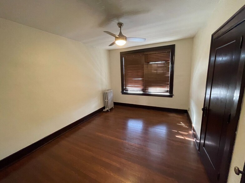 Building Photo - Large 3 Bedroom in Herron Morton 2200/Sq. Ft.