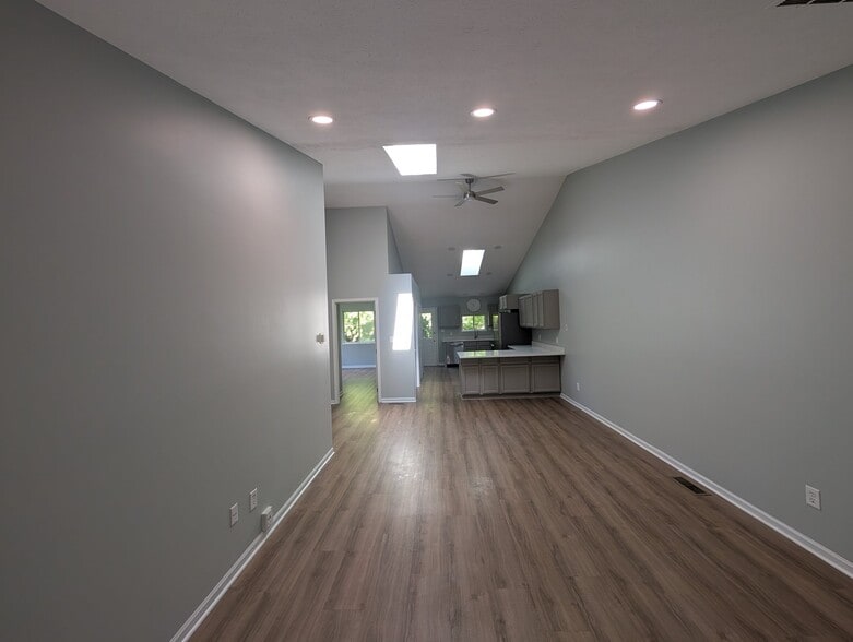 Building Photo - 11063 Cornell Ave
