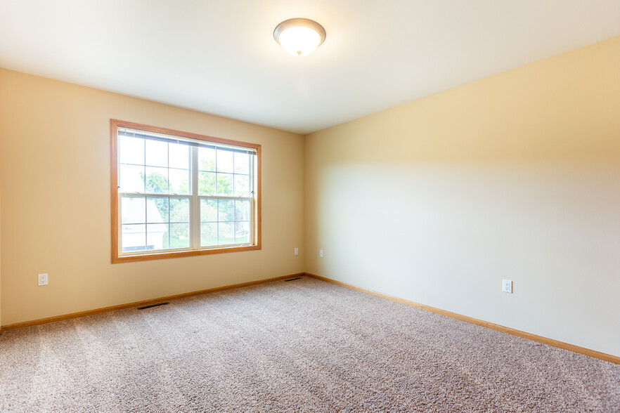 Building Photo - 3745 Maple Grove Dr