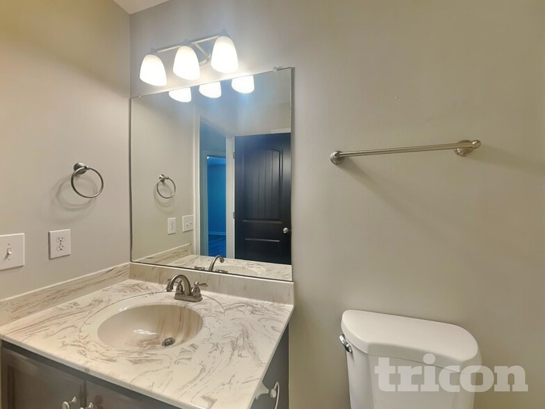 Building Photo - 1304 Golden Eagle Way