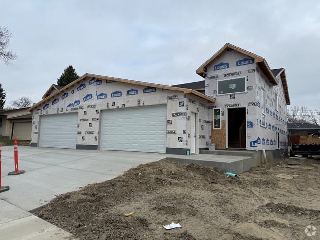 Building Photo - 1327 Lynn Ave