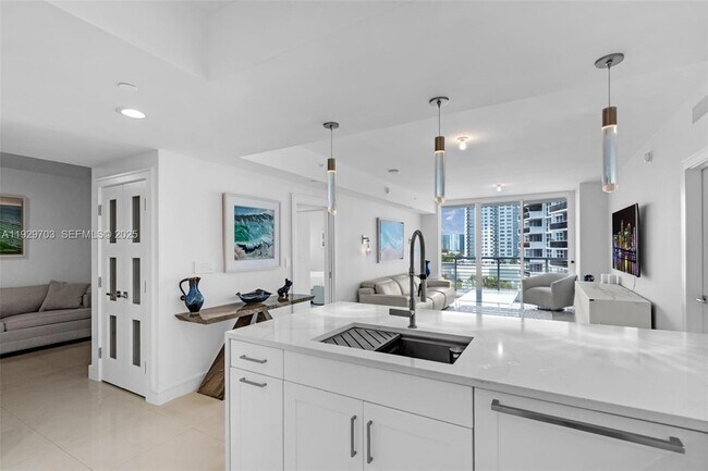 Building Photo - 2831 N Ocean Blvd