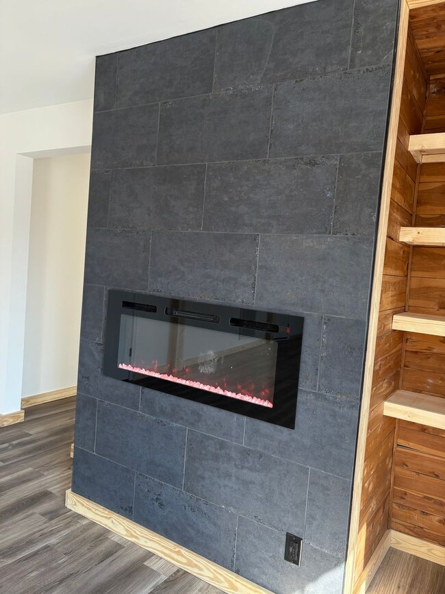 Building Photo - 502 W Lexington Ave