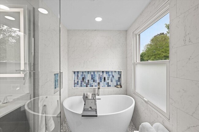 Building Photo - 11209 Maine Cove Dr