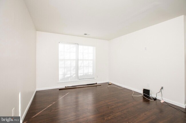 Building Photo - 297 Andover Pl