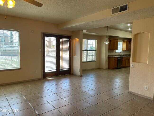 Building Photo - 12828 Tierra Ayala Dr