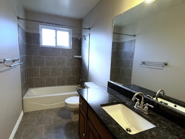 Building Photo - 676 E 3300 N