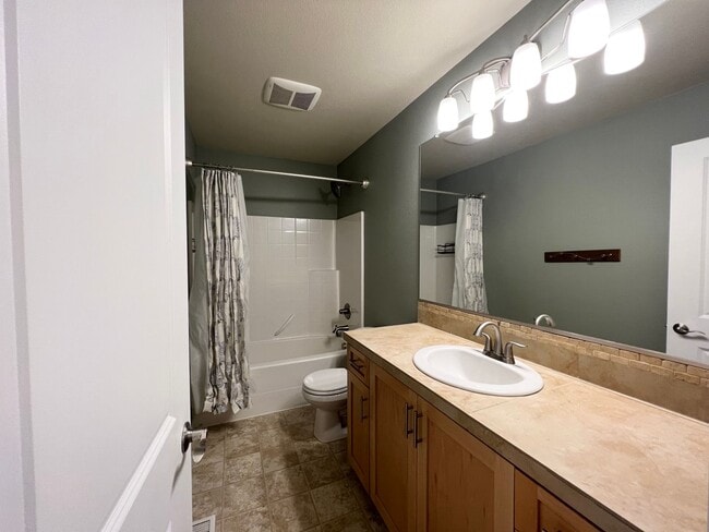 Building Photo - Beautiful 4 Bed, 2.5 Bath Home with Two Car Garage!