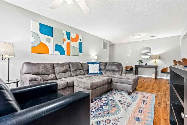 Building Photo - 1385 S Donahue Dr