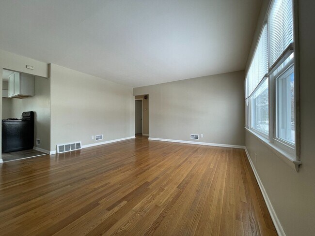 Building Photo - Villard Ave - 8129-31 W
