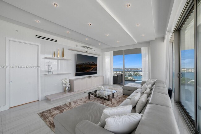Building Photo - 10203 Collins Ave