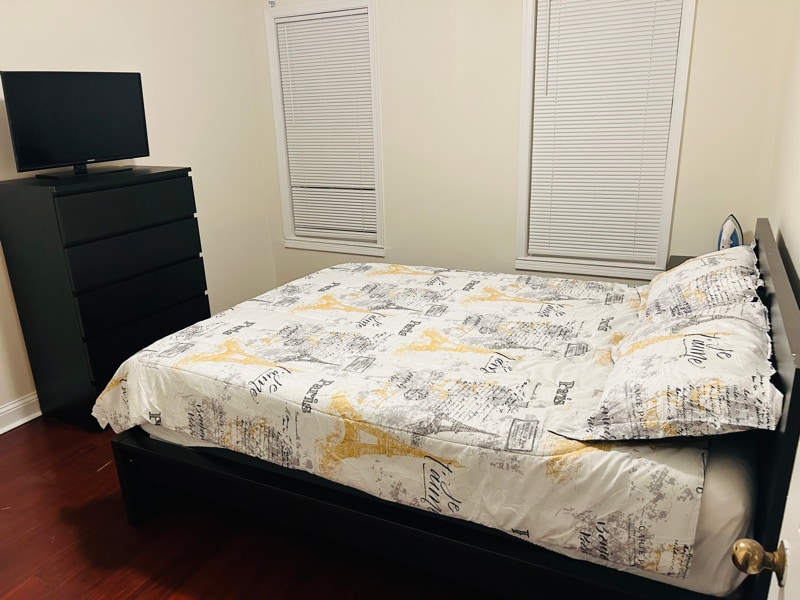 Building Photo - 107 N Port St