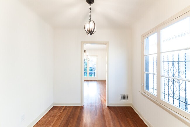 Building Photo - 1066  S Genesee-