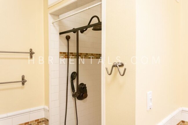 Building Photo - Charming Single-Story Home in the Heart of...