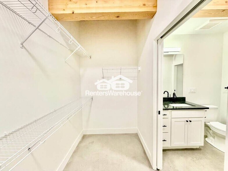 Building Photo - 2701 Ingersoll Ave