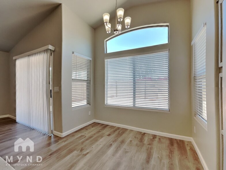 Building Photo - 25846 W Kendall St