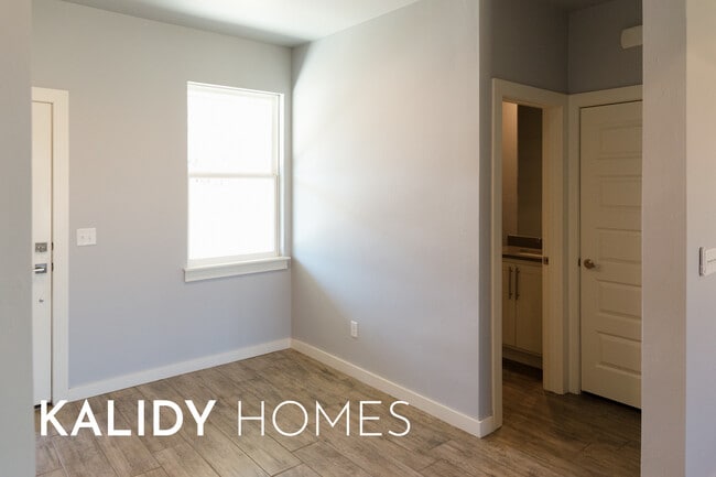 Building Photo - 306 Kirks Holw