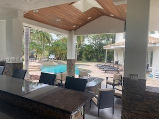 Building Photo - 352 King Fisher Dr