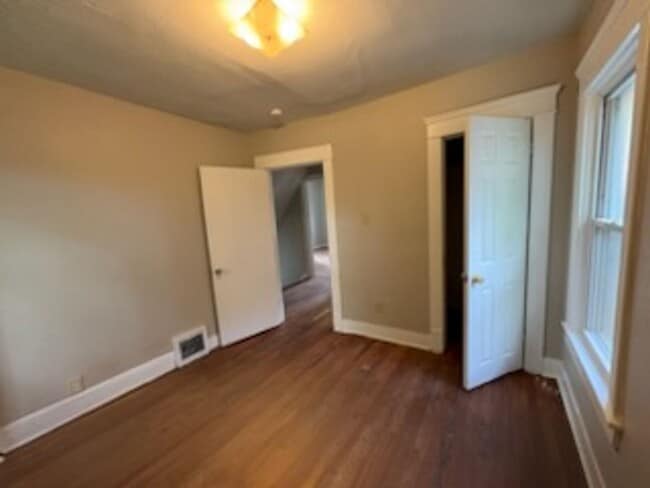 Building Photo - 644 Easter Ave