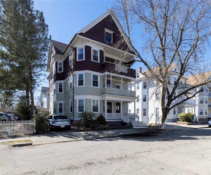 Building Photo - 18 Meader St