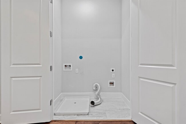 Building Photo - 909 Oak St